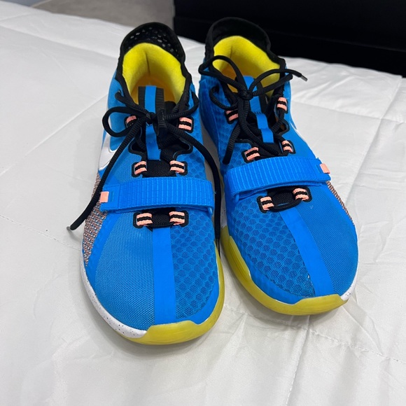 Nike - Picture 2 of 5